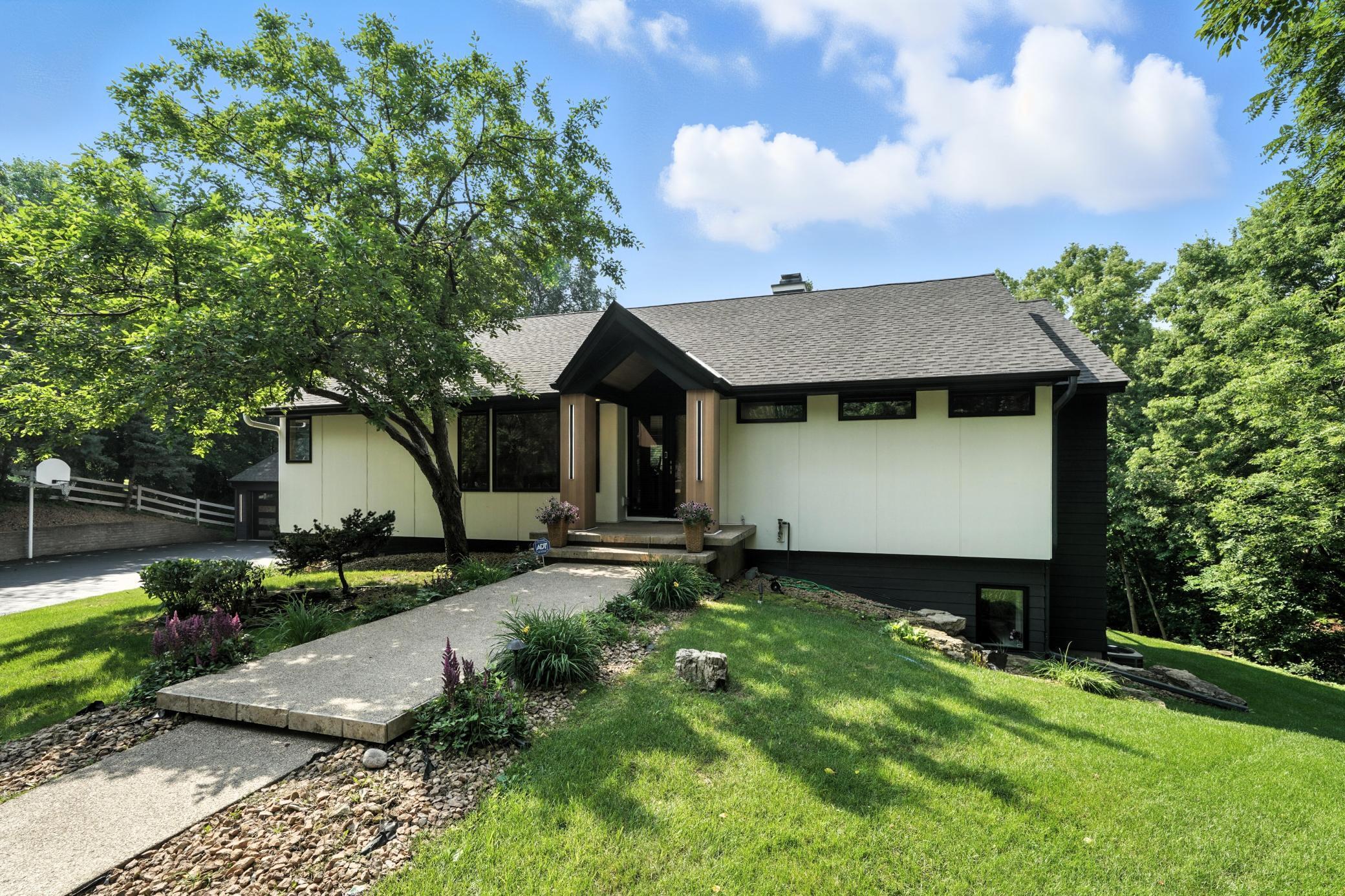 16515 Hilltop Terrace Minnetonka, MN 55345 - Photo 3 of 56