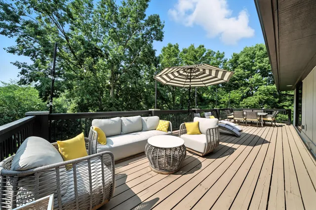 $1,180,000 | 16515 Hilltop Terrace, Minnetonka, MN 55345