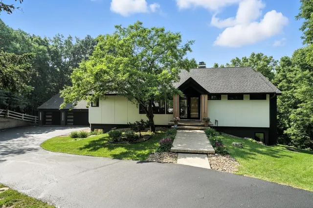 $1,180,000 | 16515 Hilltop Terrace, Minnetonka, MN 55345