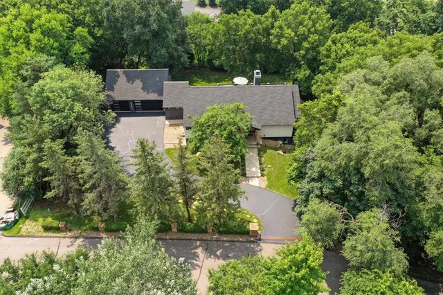 $1,180,000 | 16515 Hilltop Terrace, Minnetonka, MN 55345