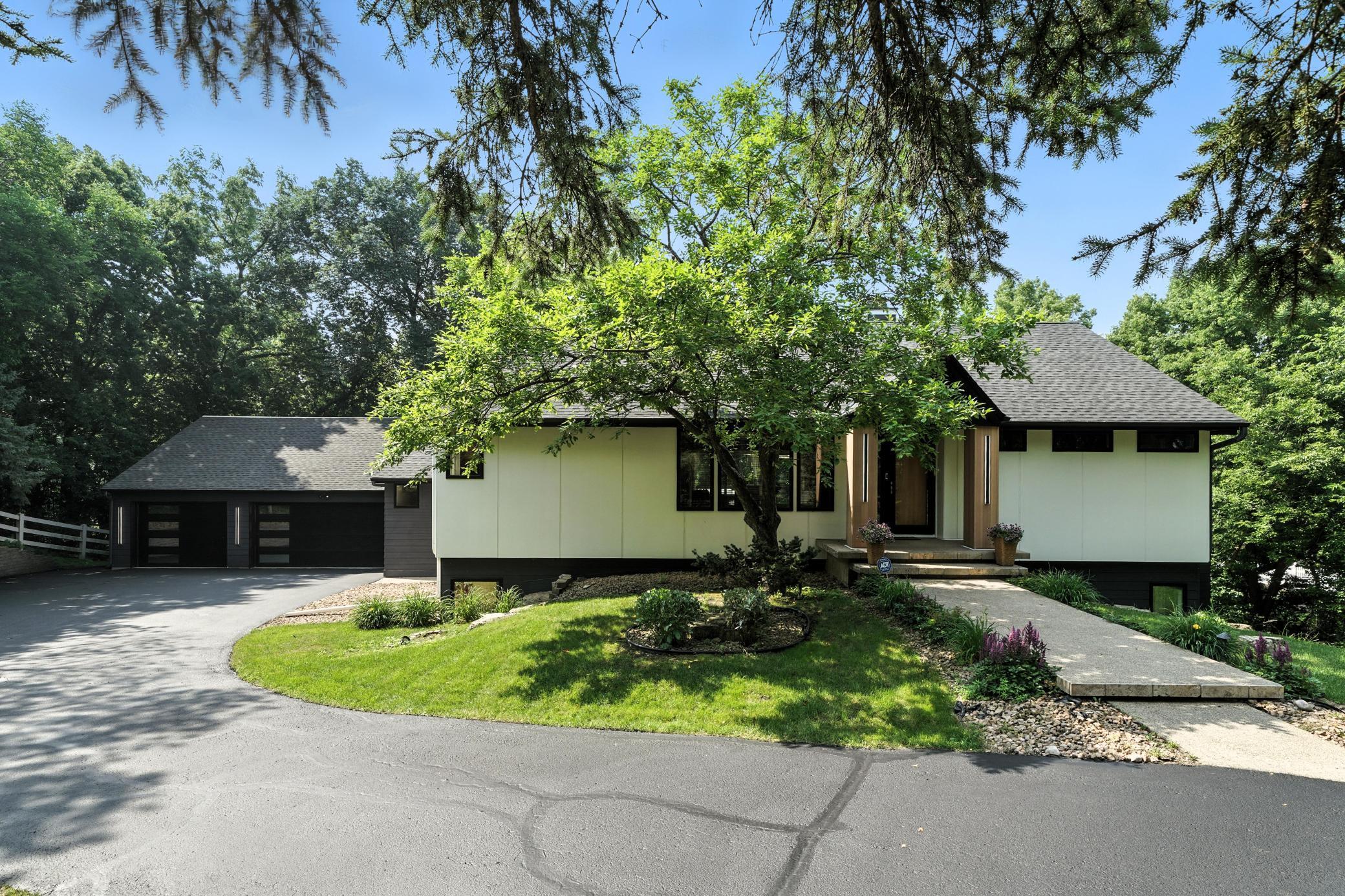 16515 Hilltop Terrace Minnetonka, MN 55345 - Photo 5 of 56