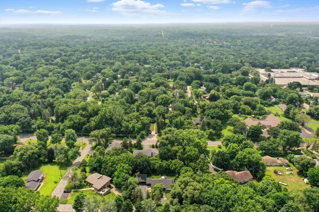 $1,180,000 | 16515 Hilltop Terrace, Minnetonka, MN 55345