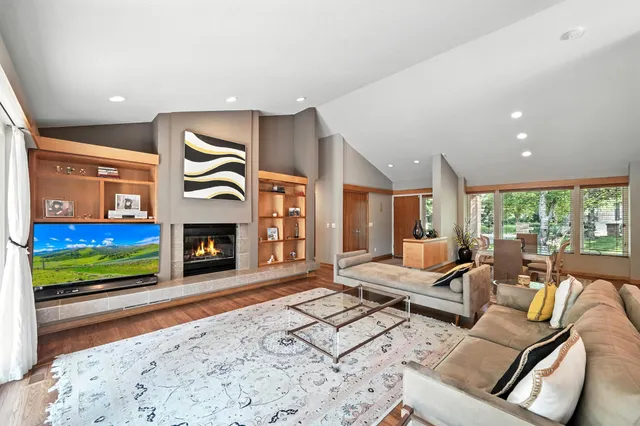 $1,180,000 | 16515 Hilltop Terrace, Minnetonka, MN 55345