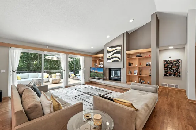 $1,180,000 | 16515 Hilltop Terrace, Minnetonka, MN 55345