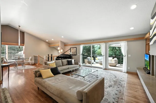 $1,180,000 | 16515 Hilltop Terrace, Minnetonka, MN 55345