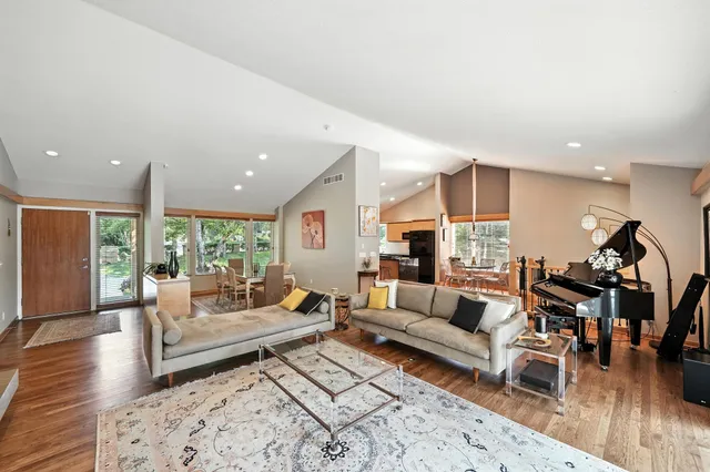 $1,180,000 | 16515 Hilltop Terrace, Minnetonka, MN 55345