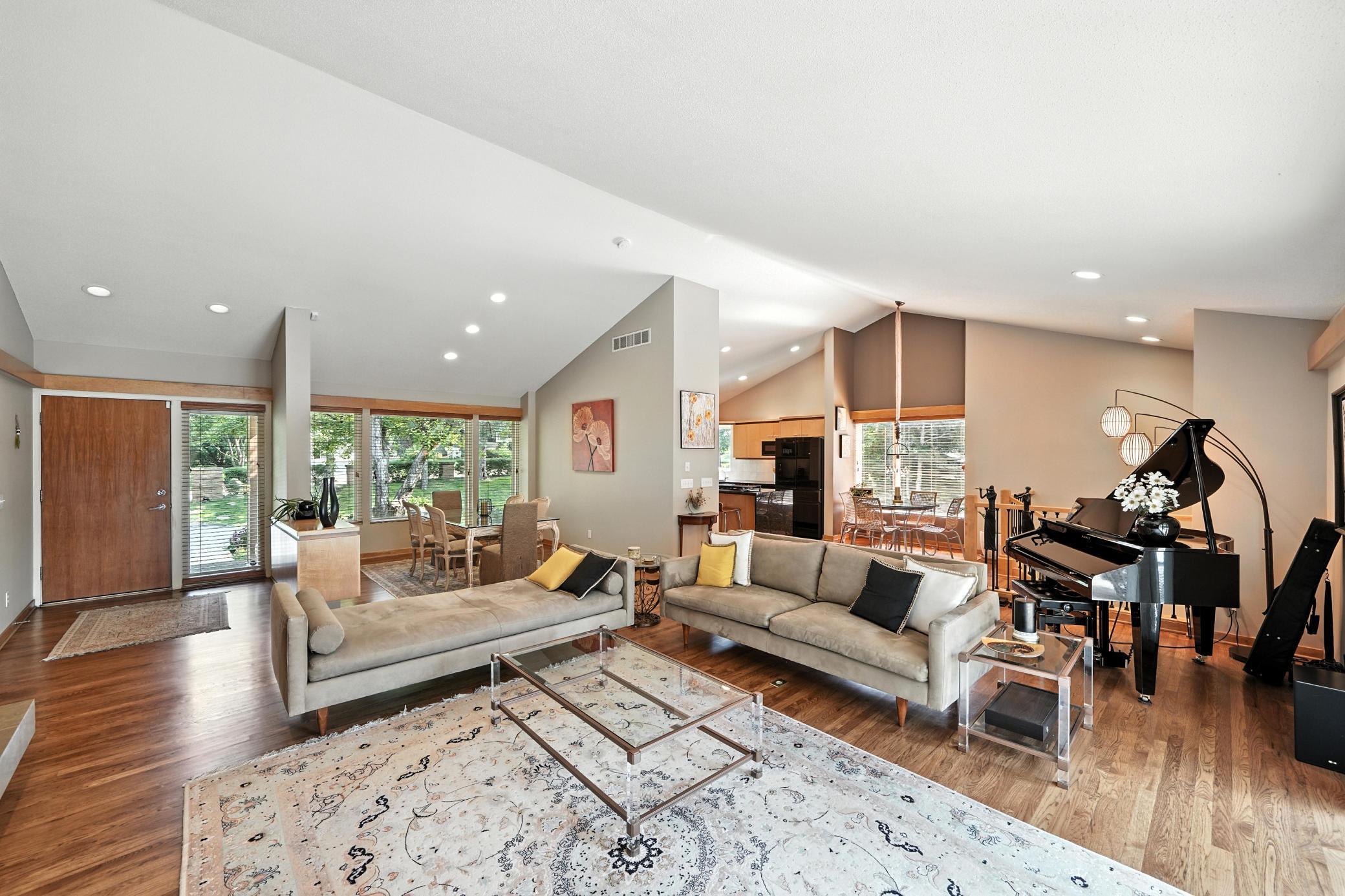 16515 Hilltop Terrace Minnetonka, MN 55345 - Photo 10 of 56