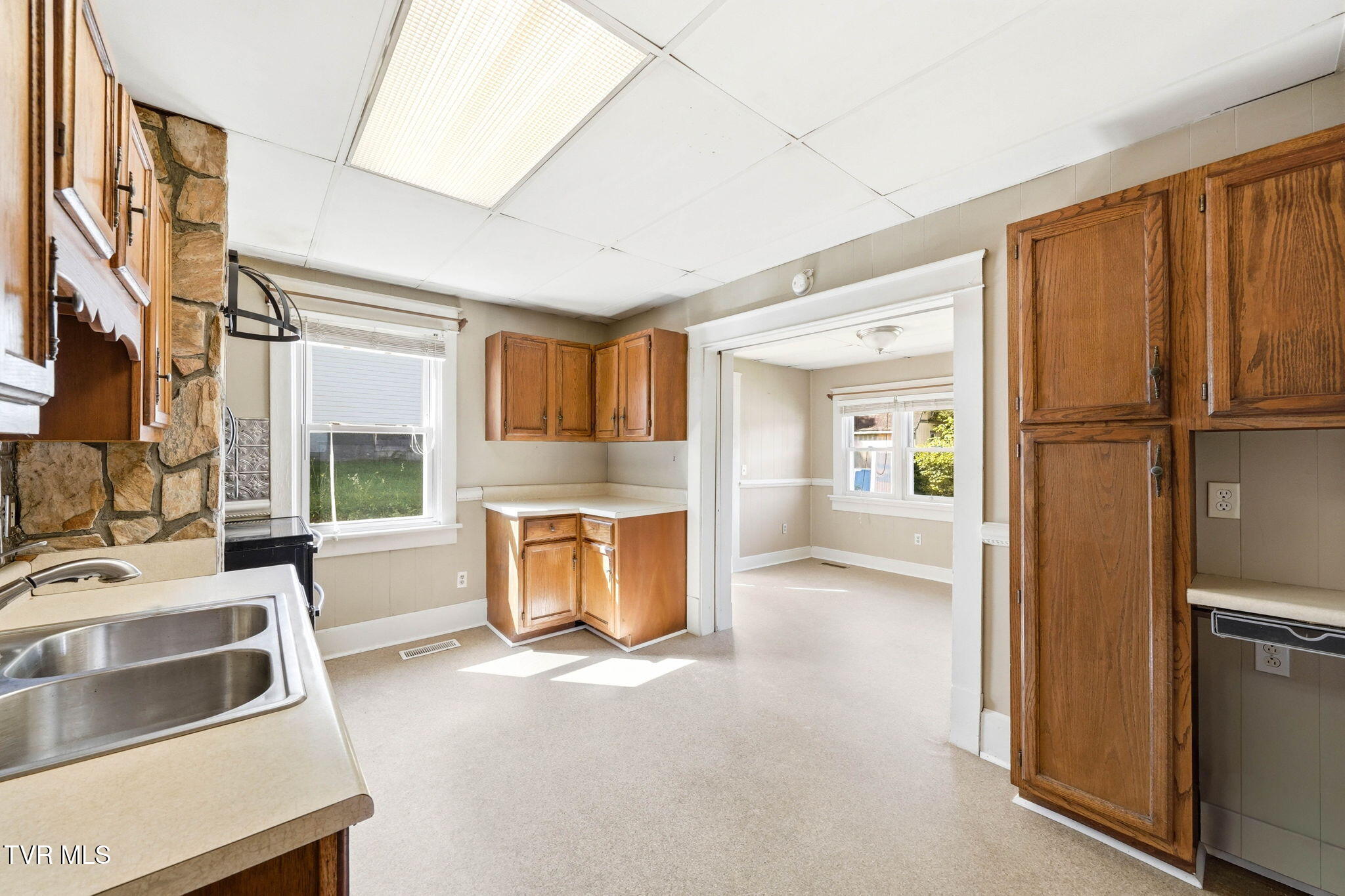 310 Pine Street Erwin, TN 37650 - Photo 13 of 23 Kitchen