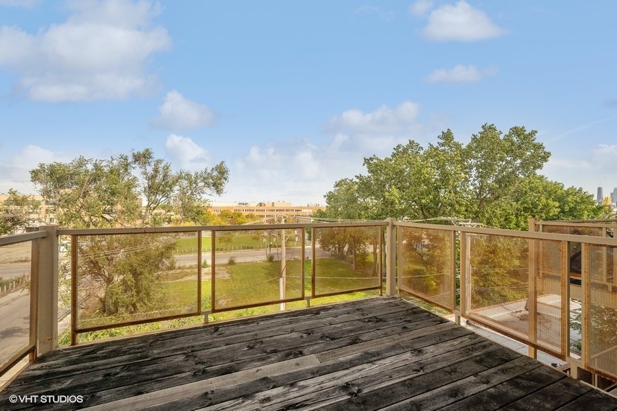 2444 West Madison Street, Unit 3 Chicago, IL 60612 - Photo 14 of 14 a view of a terrace