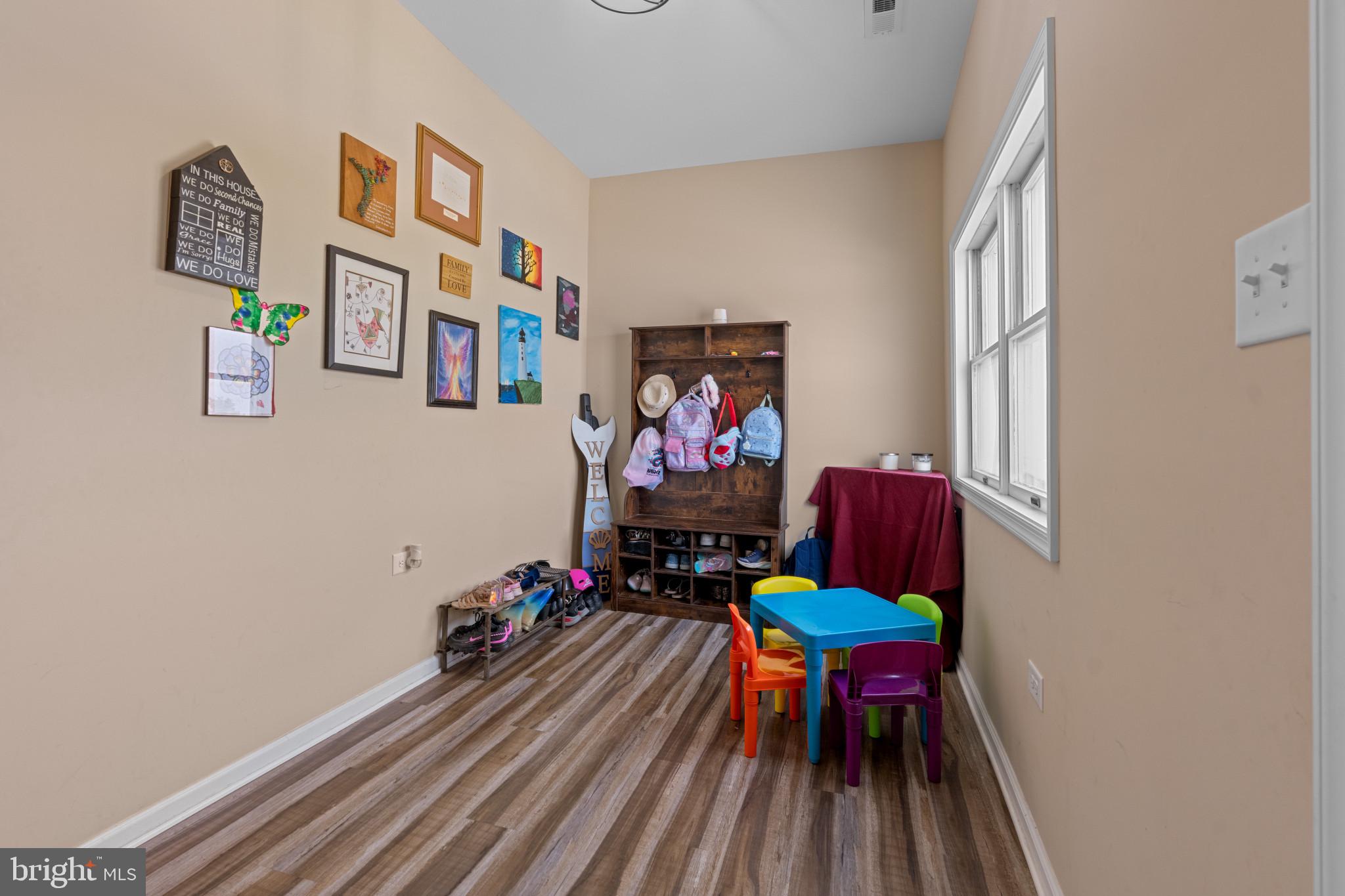 113 West Edgevale Road Baltimore, MD 21225 - Photo 4 of 41 Main Level Flex Space