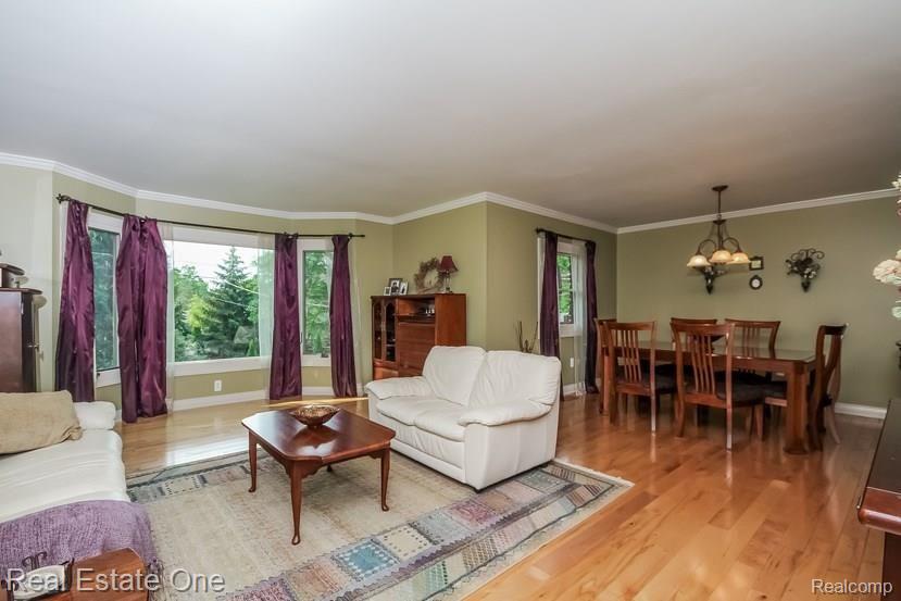 36245 West Lyman Road Farmington Hills, MI 48331 - Photo 4 of 38