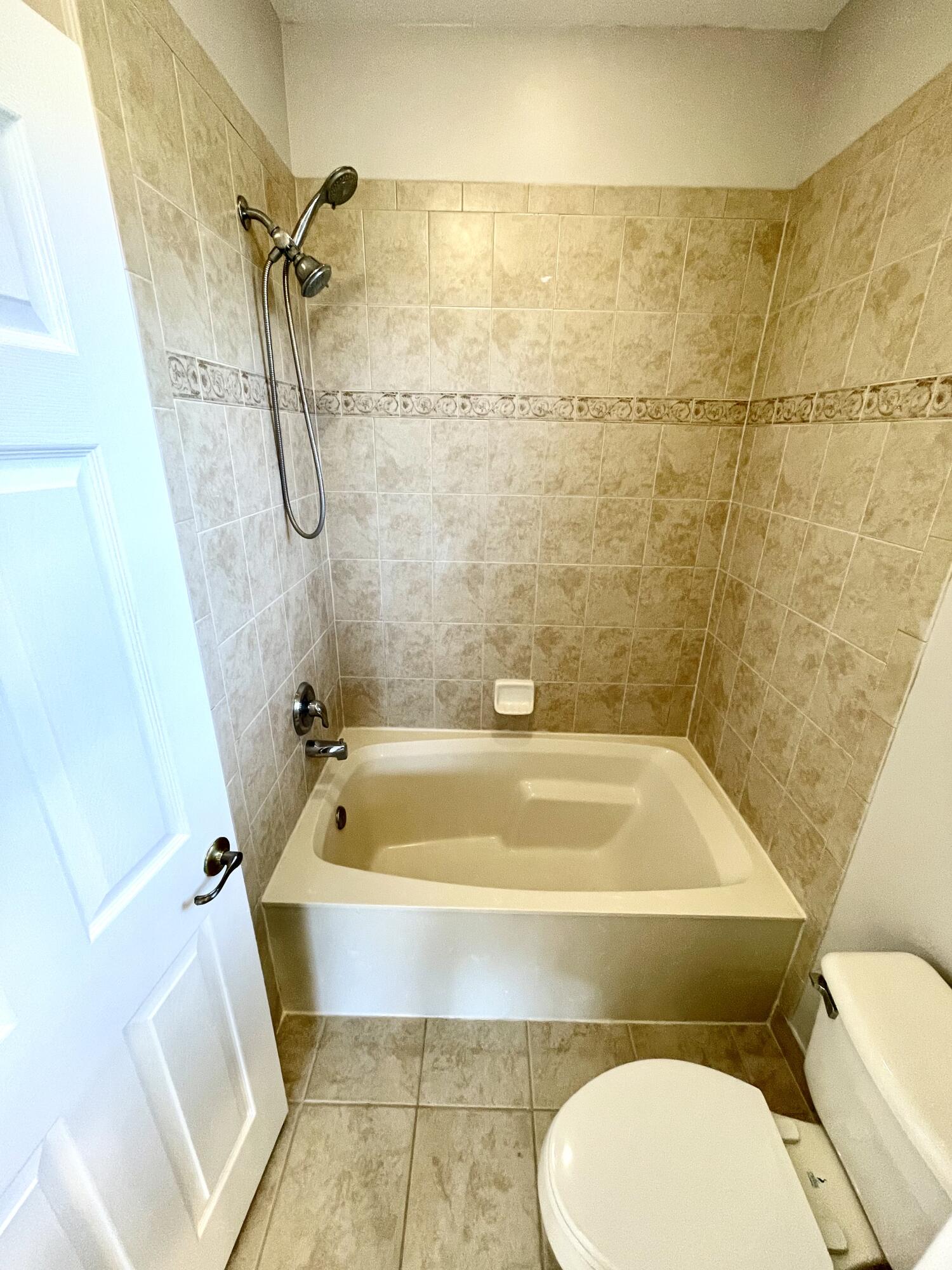 3043 Laurel Ridge Circle Riviera Beach, FL 33404 - Photo 20 of 35 MAIN BATHROOM