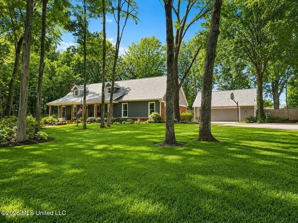 $369,900 | 2306 Barrett Street, Southaven, MS 38672