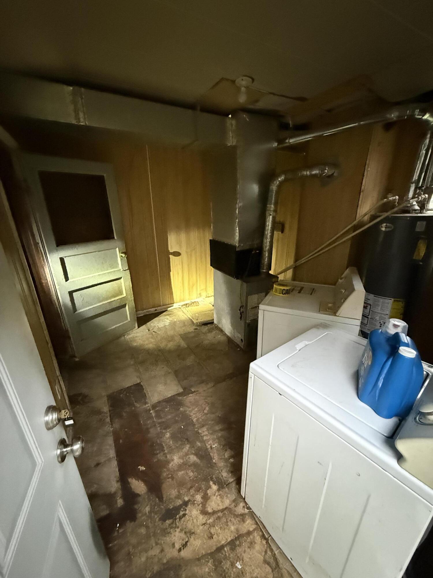 2415 Hanley Street Gary, IN 46406 - Photo 6 of 16 a utility room with dryer and washer