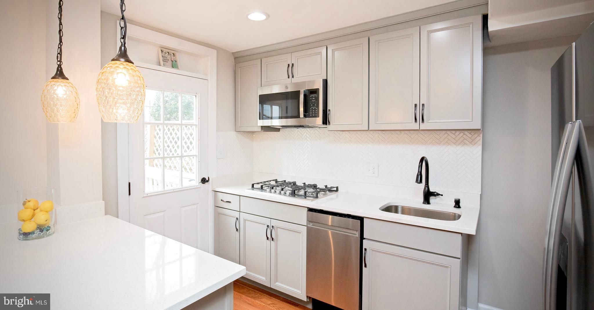 306 South Glebe Road Arlington, VA 22204 - Photo 3 of 27