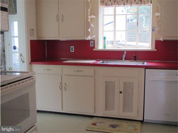 152 Biddulph Road Wayne, PA 19087 - Photo 8 of 13