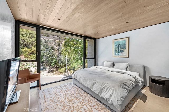 $8,700,000 | 515 Dunnegan Drive, Laguna Beach, CA 92651