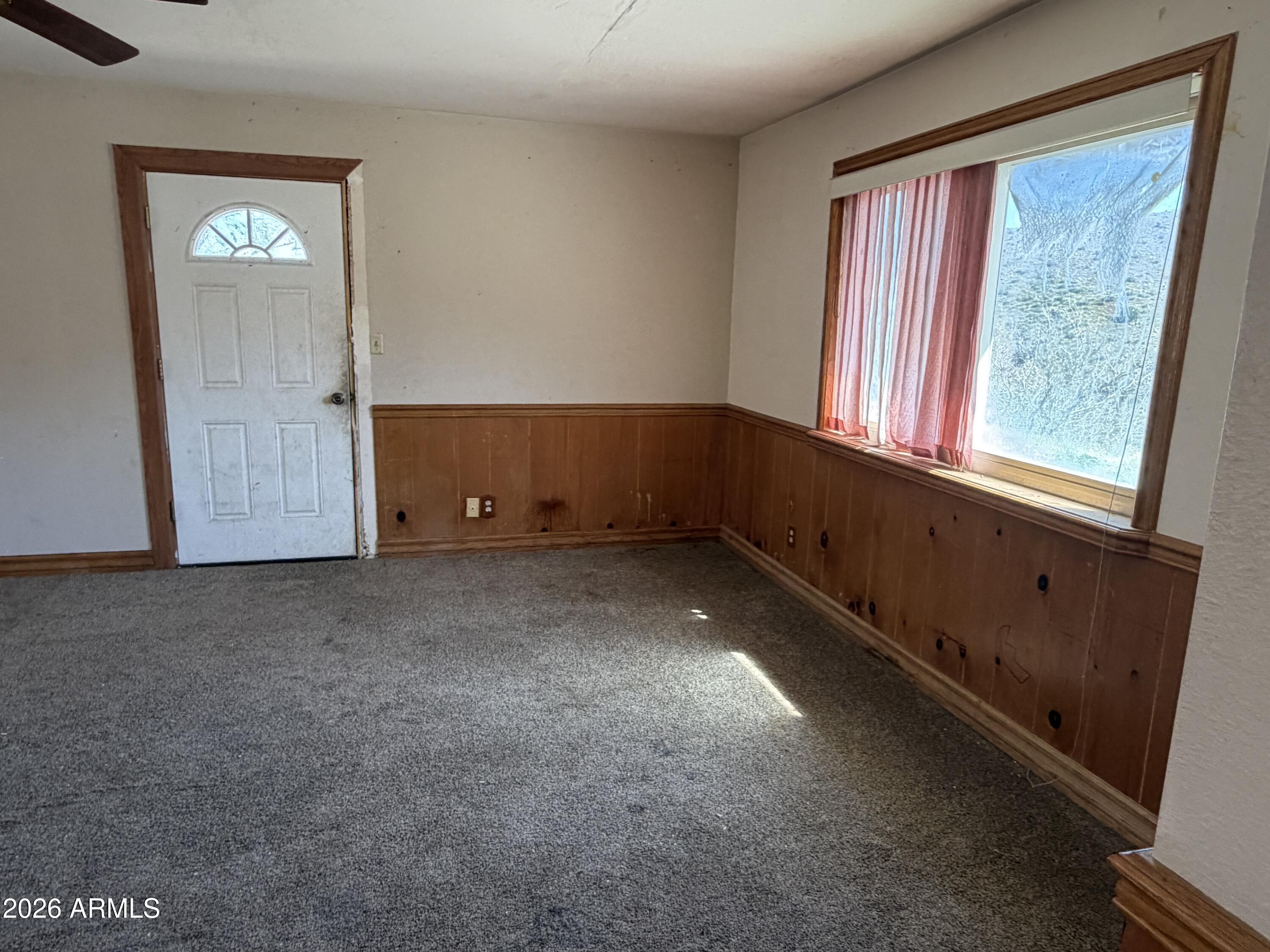 8878 Ice House Canyon Road Globe, AZ 85501 - Photo 6 of 18 Living Room