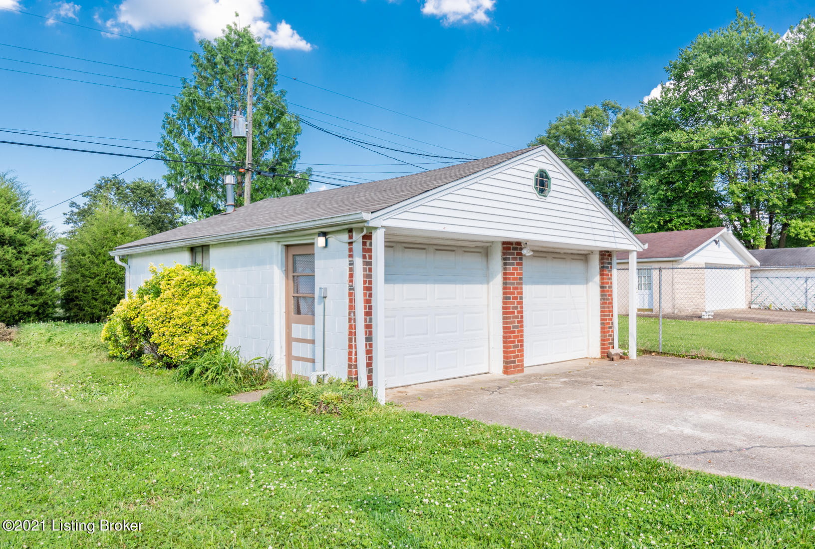 8515 Smithton Road Louisville, KY 40219 - Photo 5 of 33 8515-109