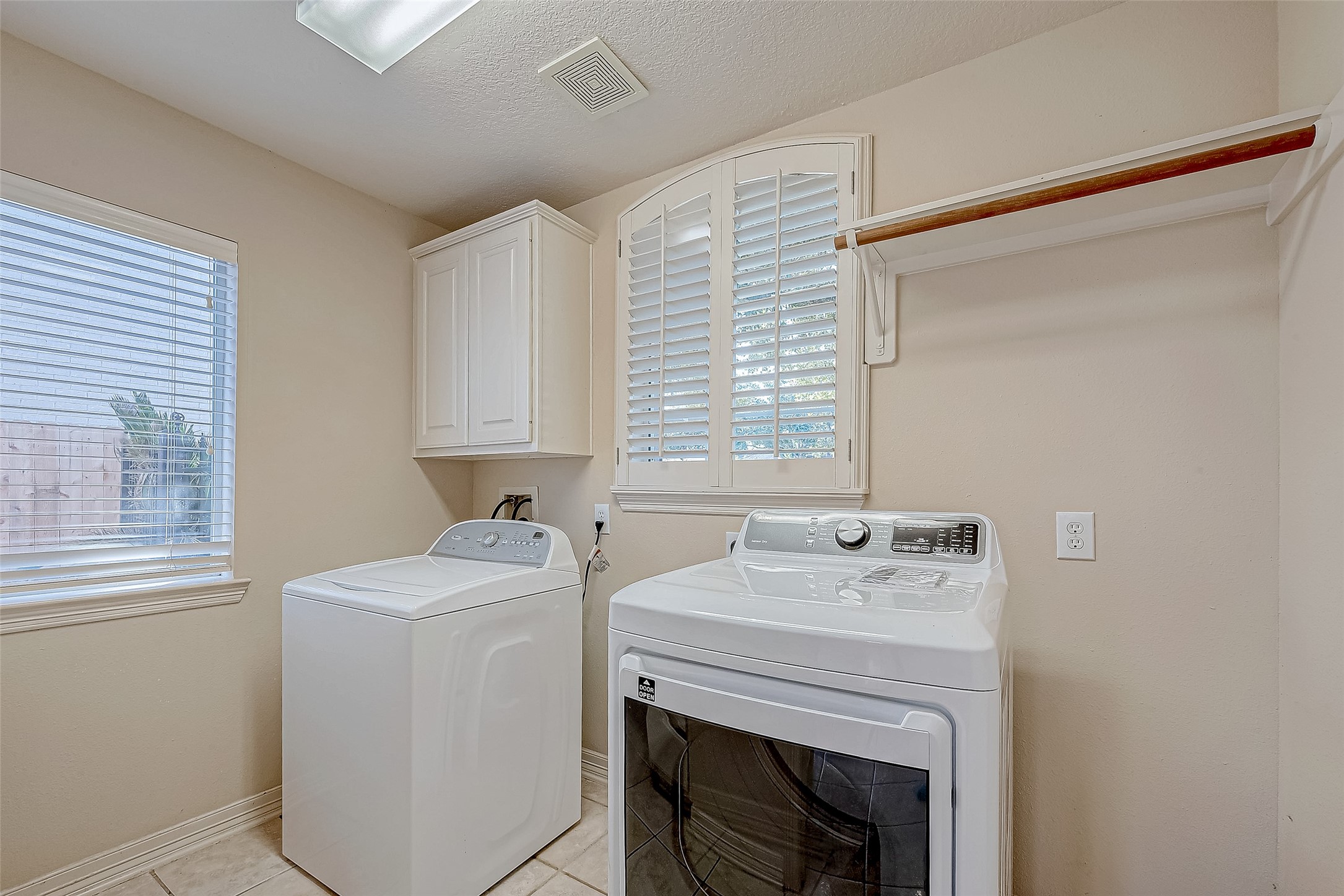 5707 Brennan Ridge Lane Katy, TX 77450 - Photo 14 of 38 Laundry