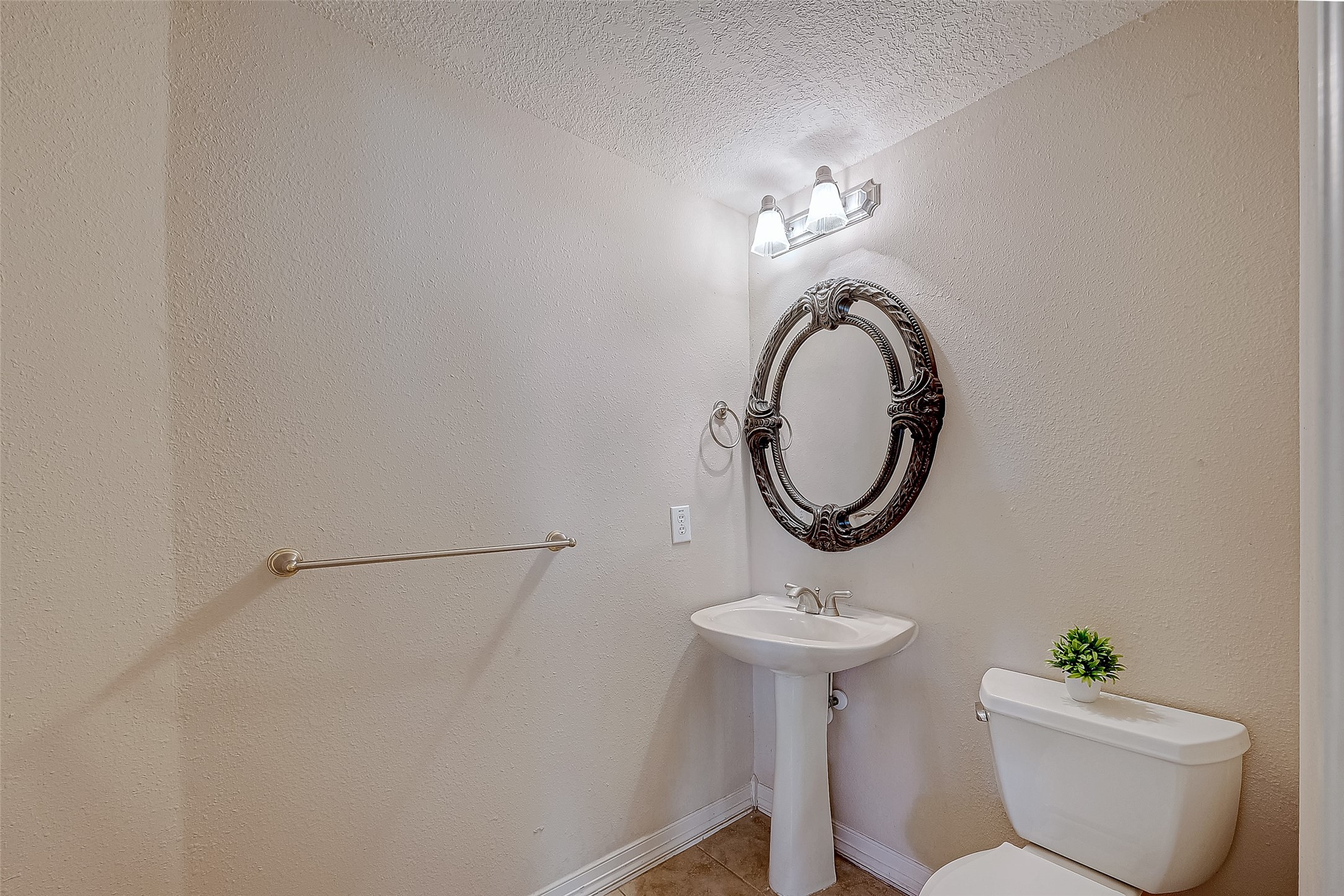 5707 Brennan Ridge Lane Katy, TX 77450 - Photo 15 of 38 Powder Room