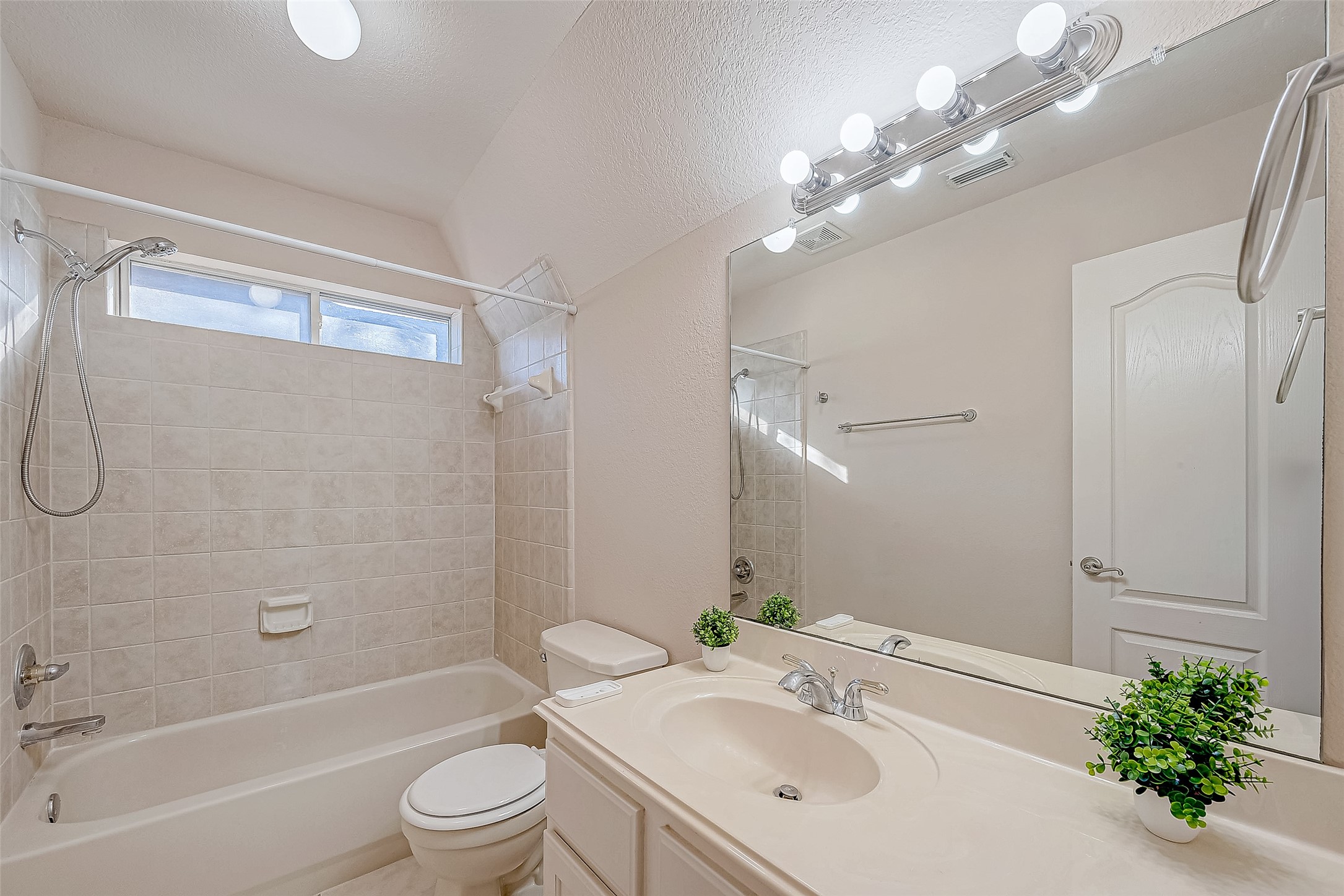 5707 Brennan Ridge Lane Katy, TX 77450 - Photo 27 of 38 Second Bath