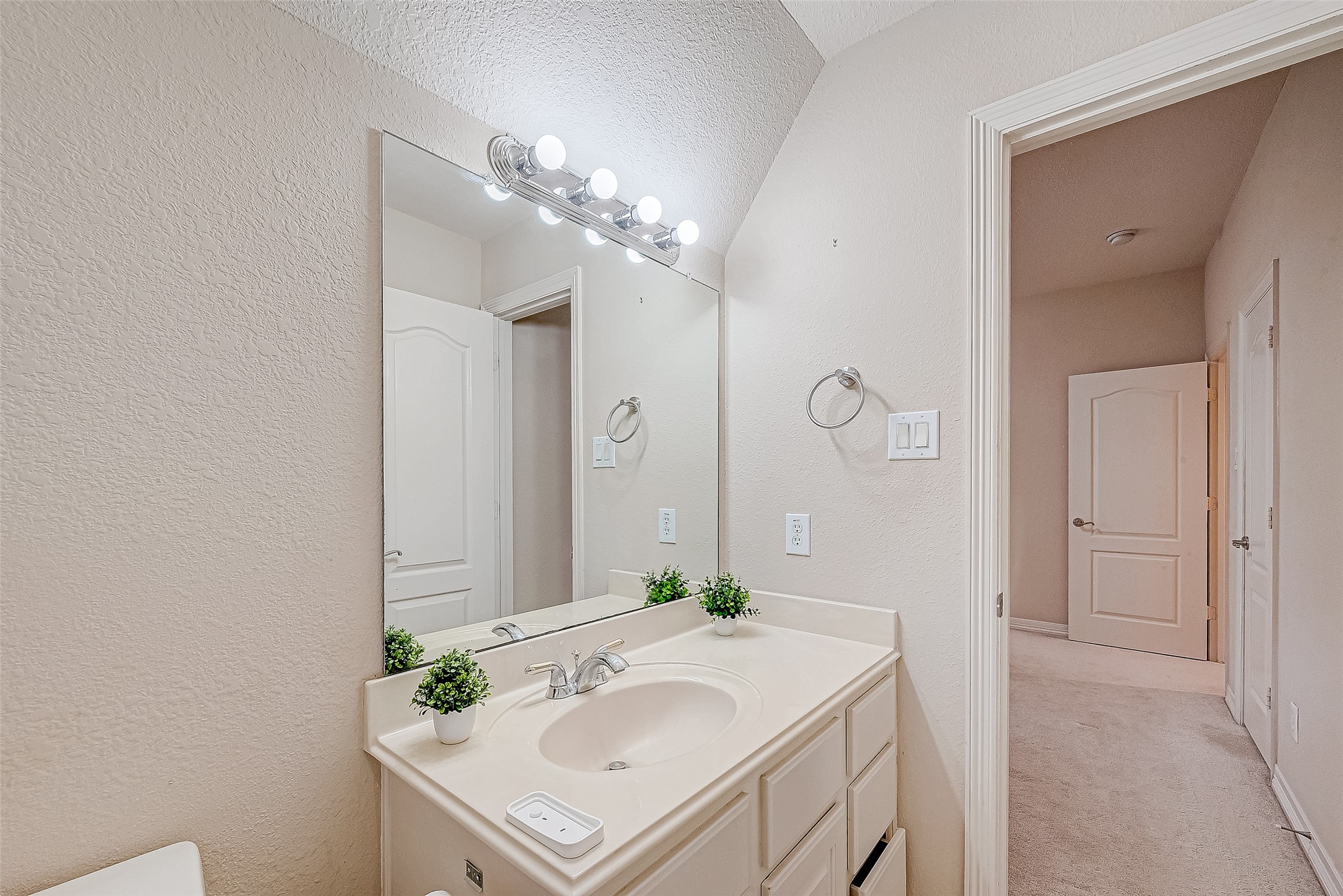5707 Brennan Ridge Lane Katy, TX 77450 - Photo 28 of 38 Second Bath