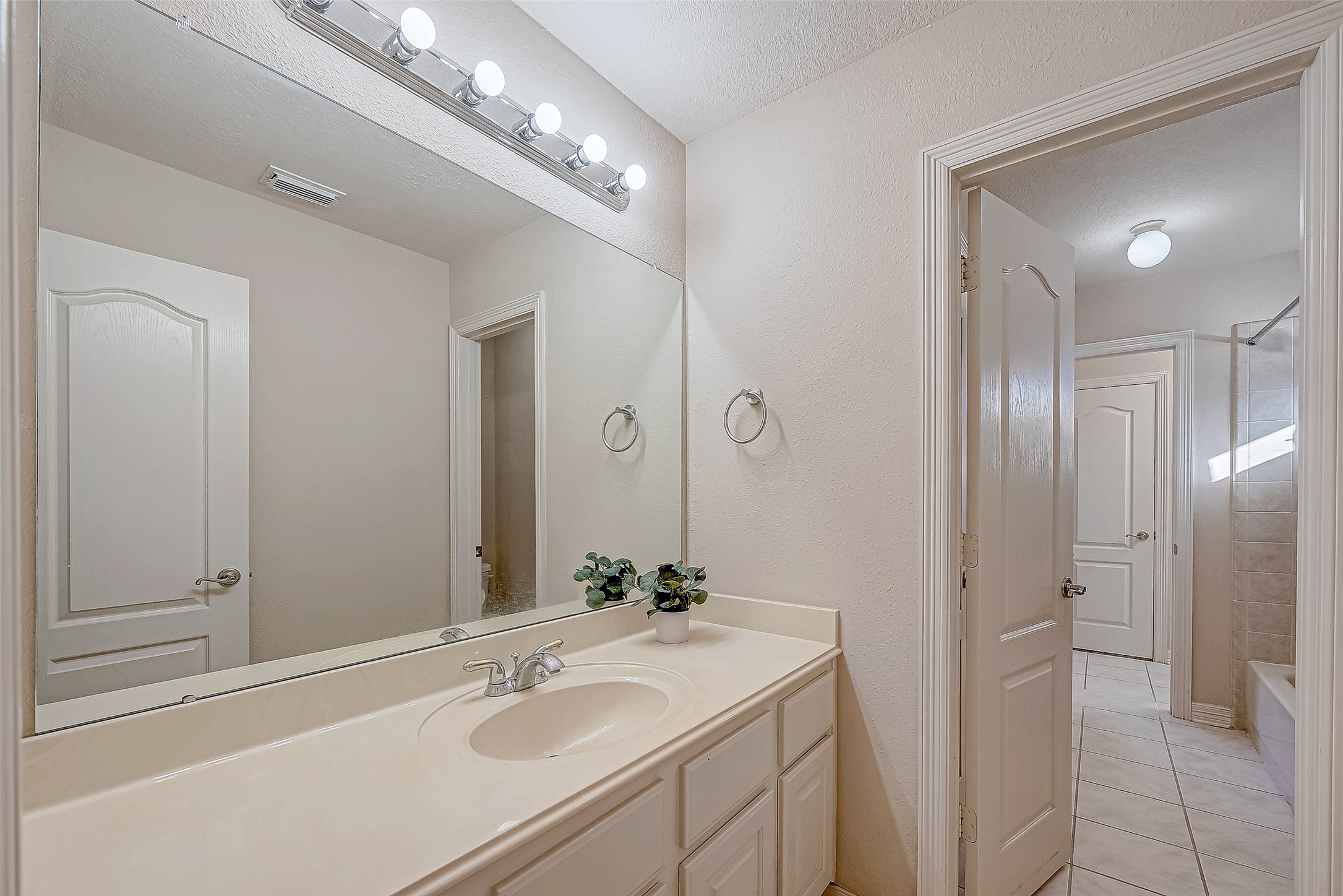 5707 Brennan Ridge Lane Katy, TX 77450 - Photo 32 of 38 Third Bath