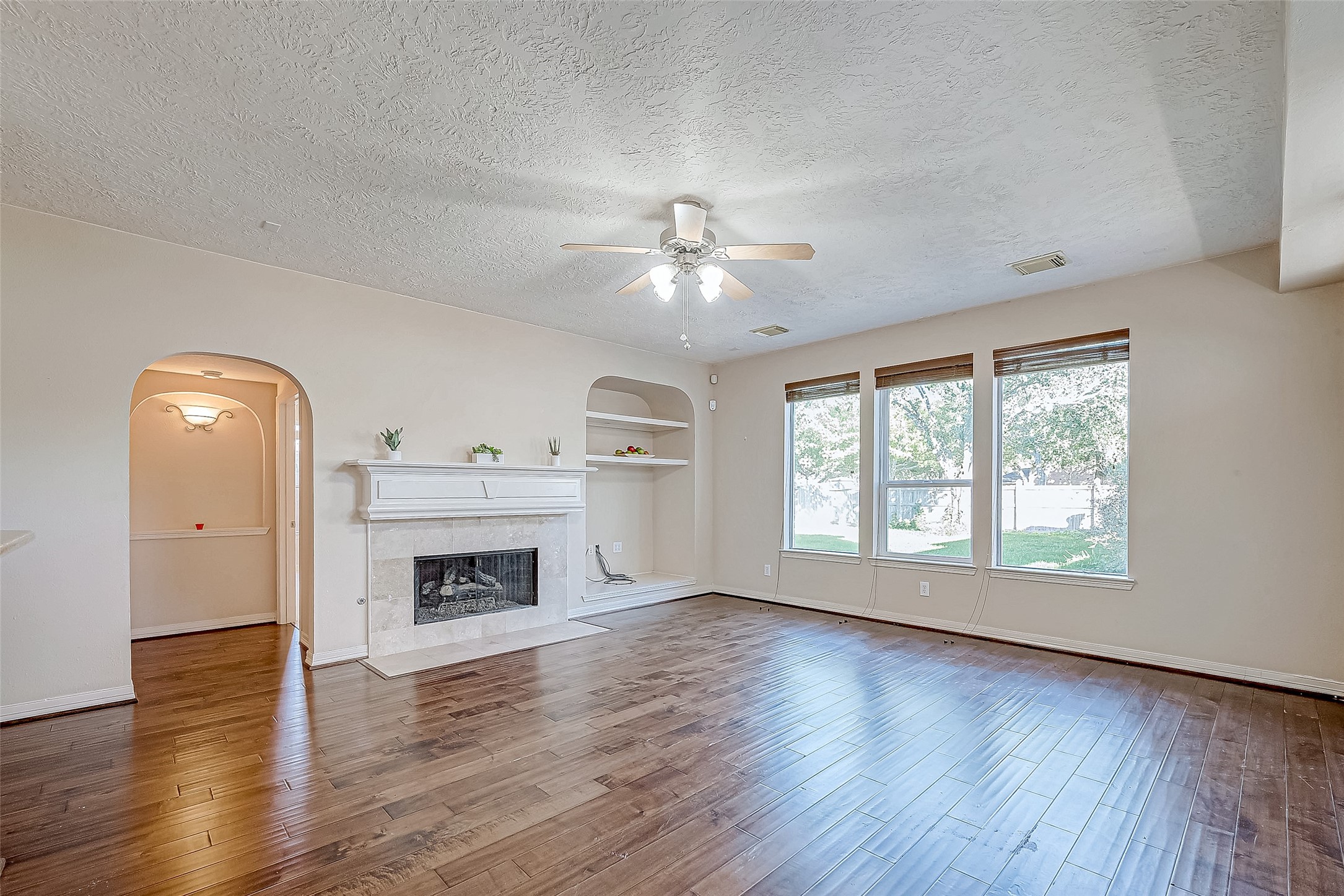 5707 Brennan Ridge Lane Katy, TX 77450 - Photo 7 of 38 Living Room