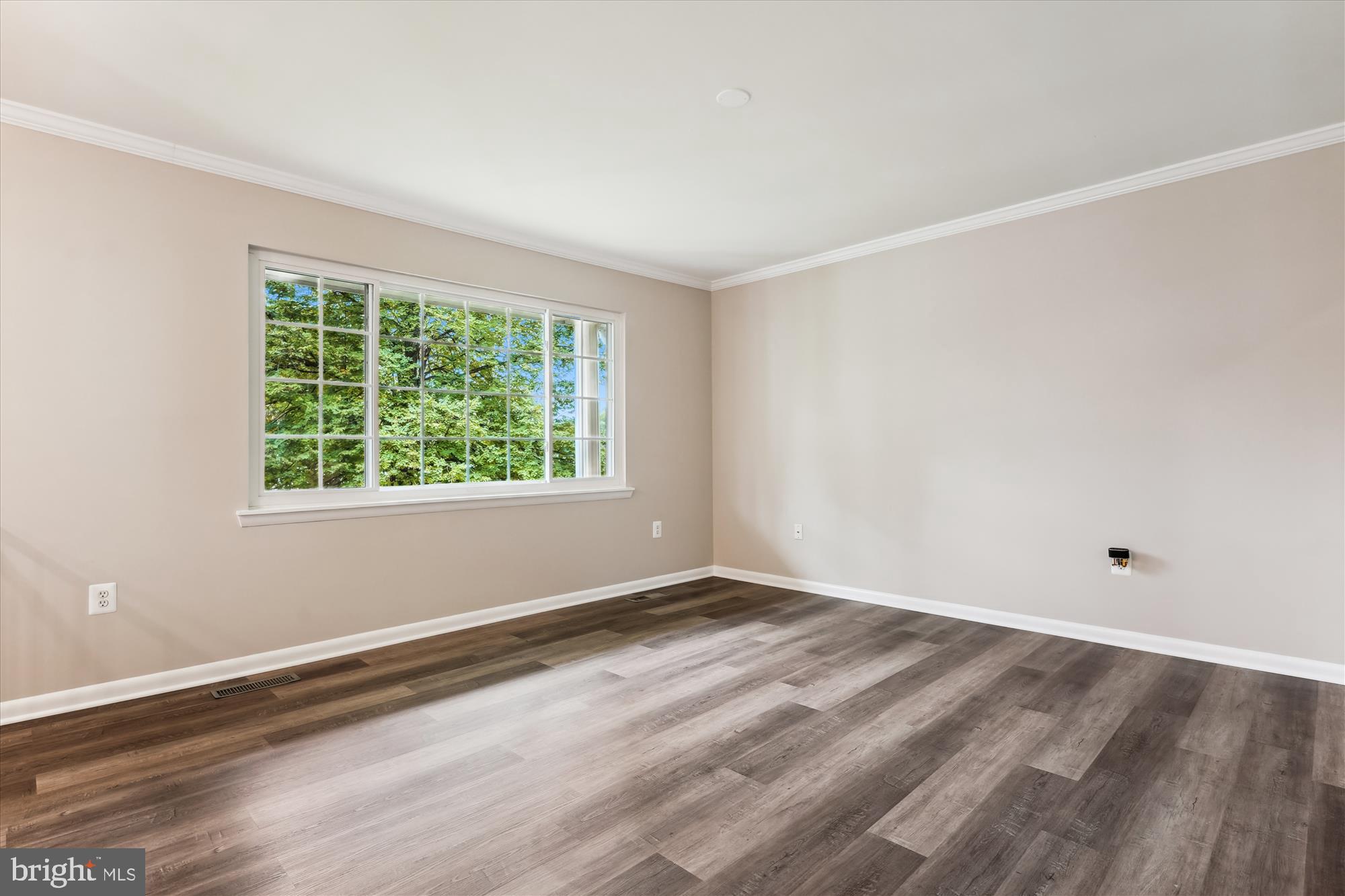 4782 Kelly Road Woodbridge, VA 22193 - Photo 12 of 43 Living Room