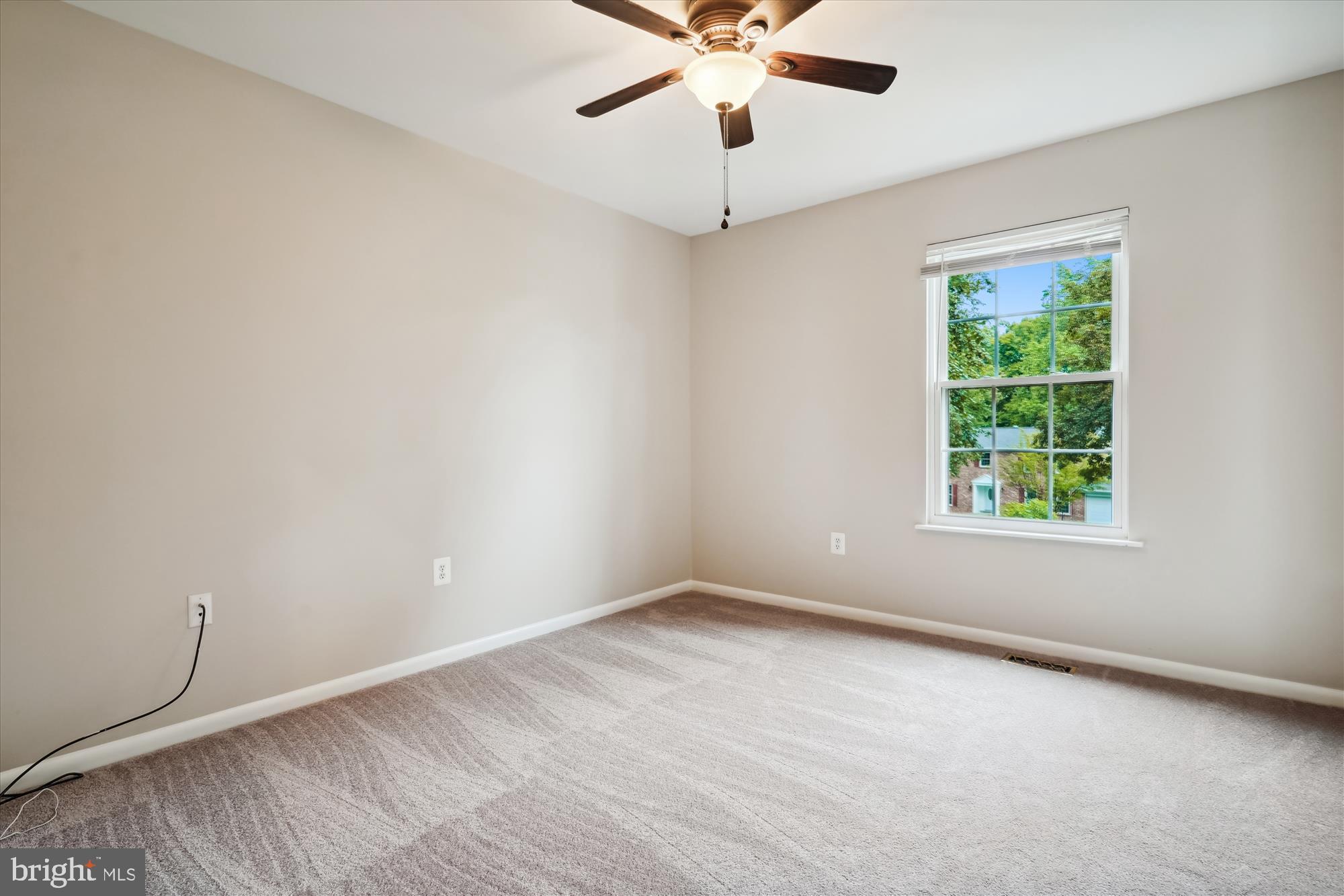 4782 Kelly Road Woodbridge, VA 22193 - Photo 26 of 43 Bedroom