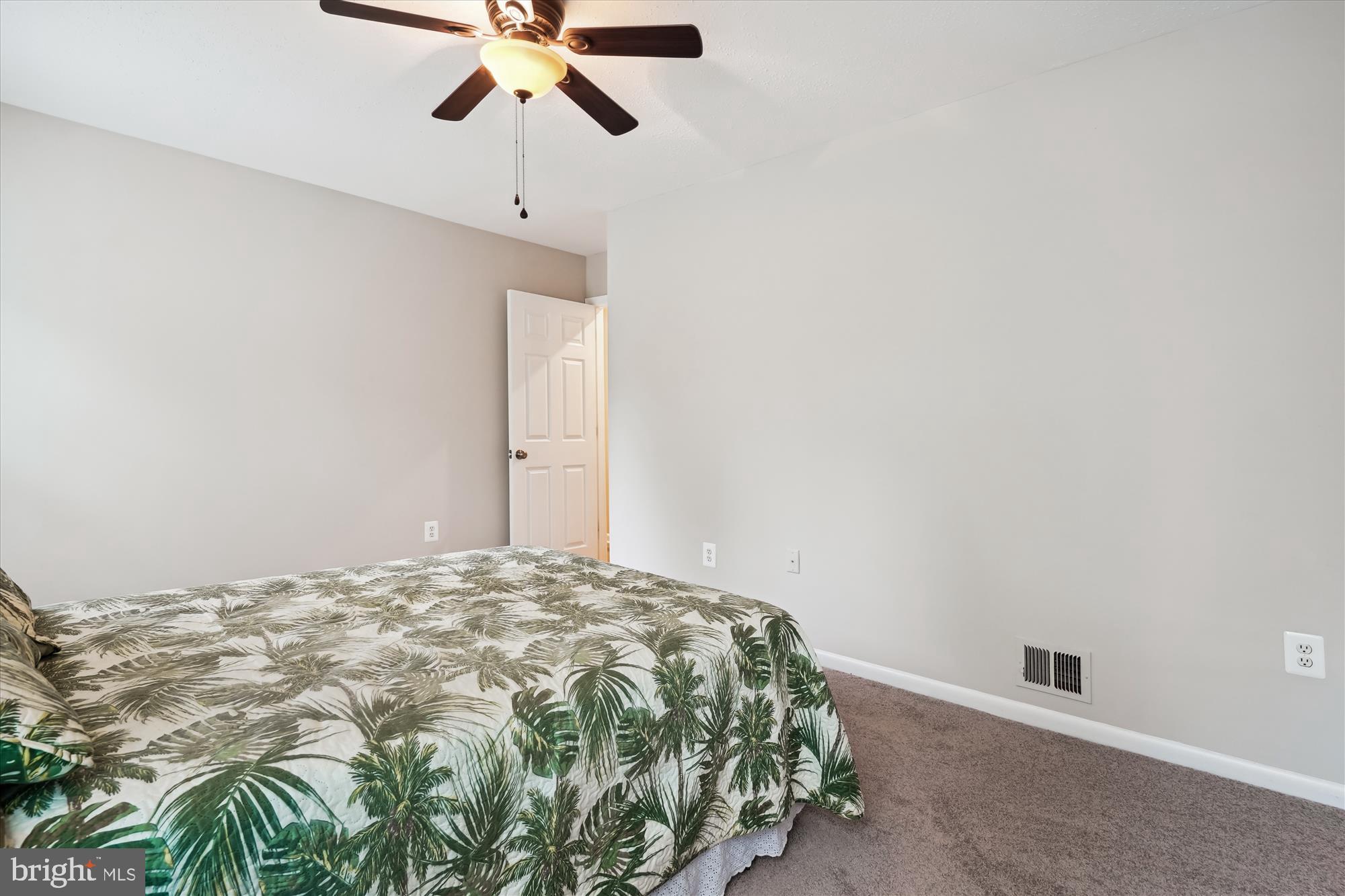 4782 Kelly Road Woodbridge, VA 22193 - Photo 29 of 43 Bedroom