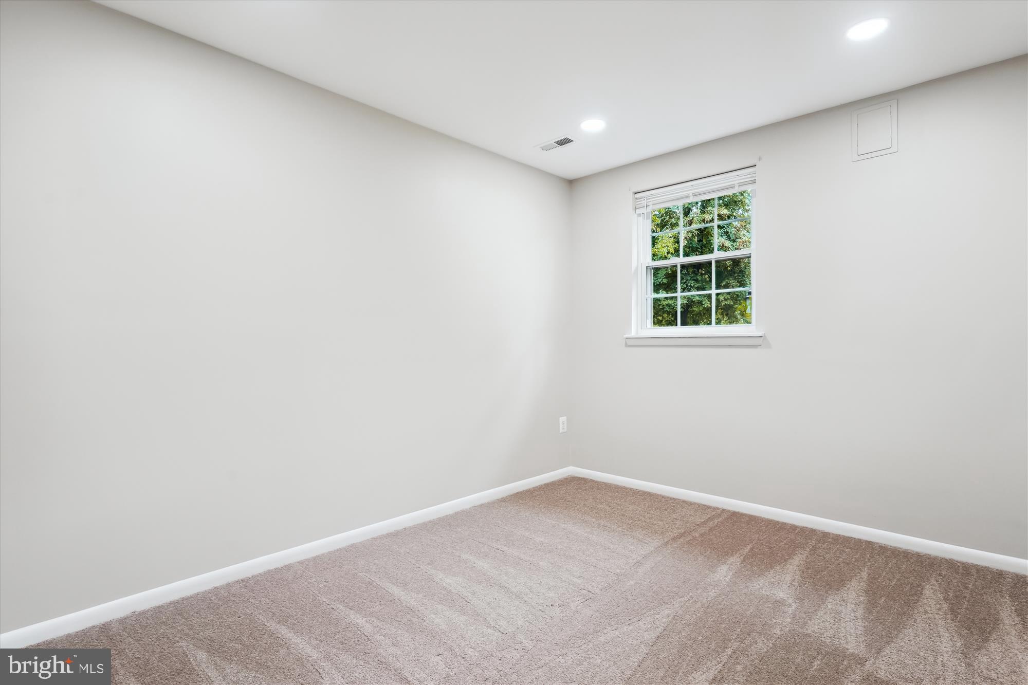 4782 Kelly Road Woodbridge, VA 22193 - Photo 39 of 43 Bedroom