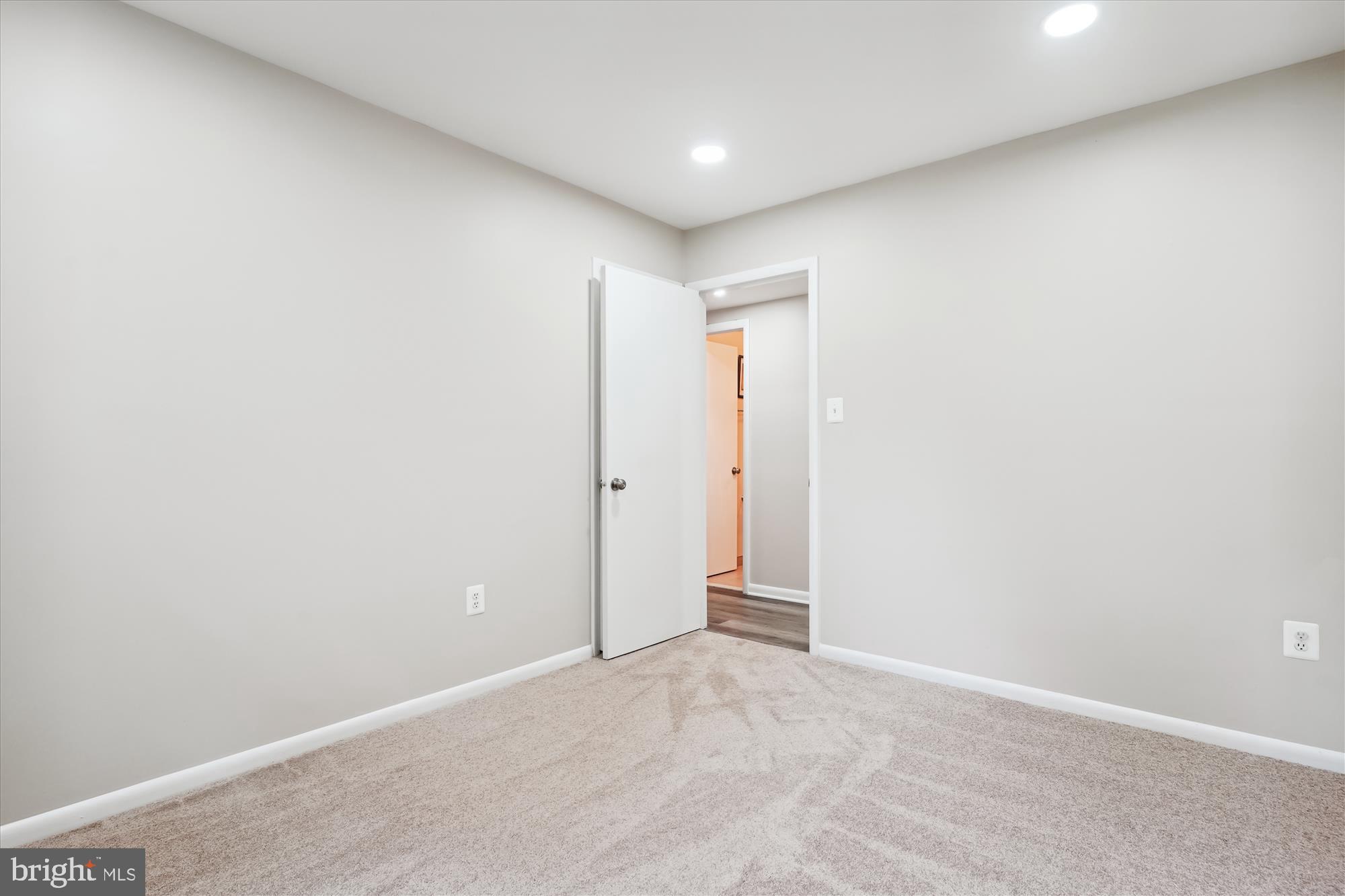 4782 Kelly Road Woodbridge, VA 22193 - Photo 40 of 43 Bedroom