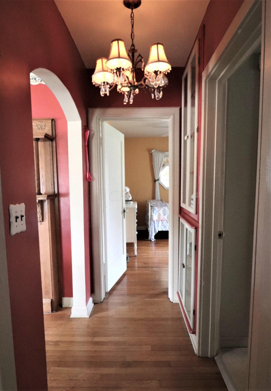 138 Marilla Road Columbus, OH 43207 - Photo 25 of 87 Hall with built-ins