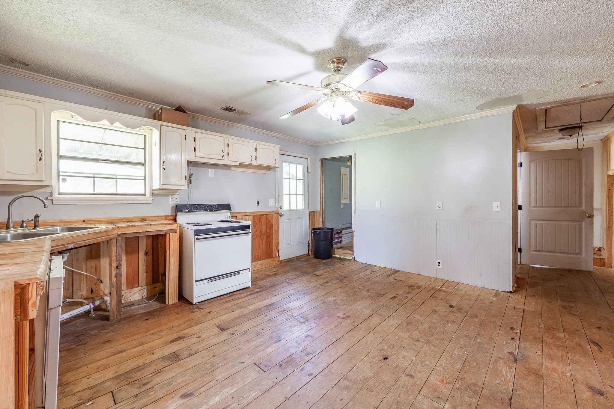 3249 Beech Bluff Road Jackson, TN 38301 - Photo 21 of 29 a kitchen with stainless steel appliances granite countertop a stove cabinets and wooden floor