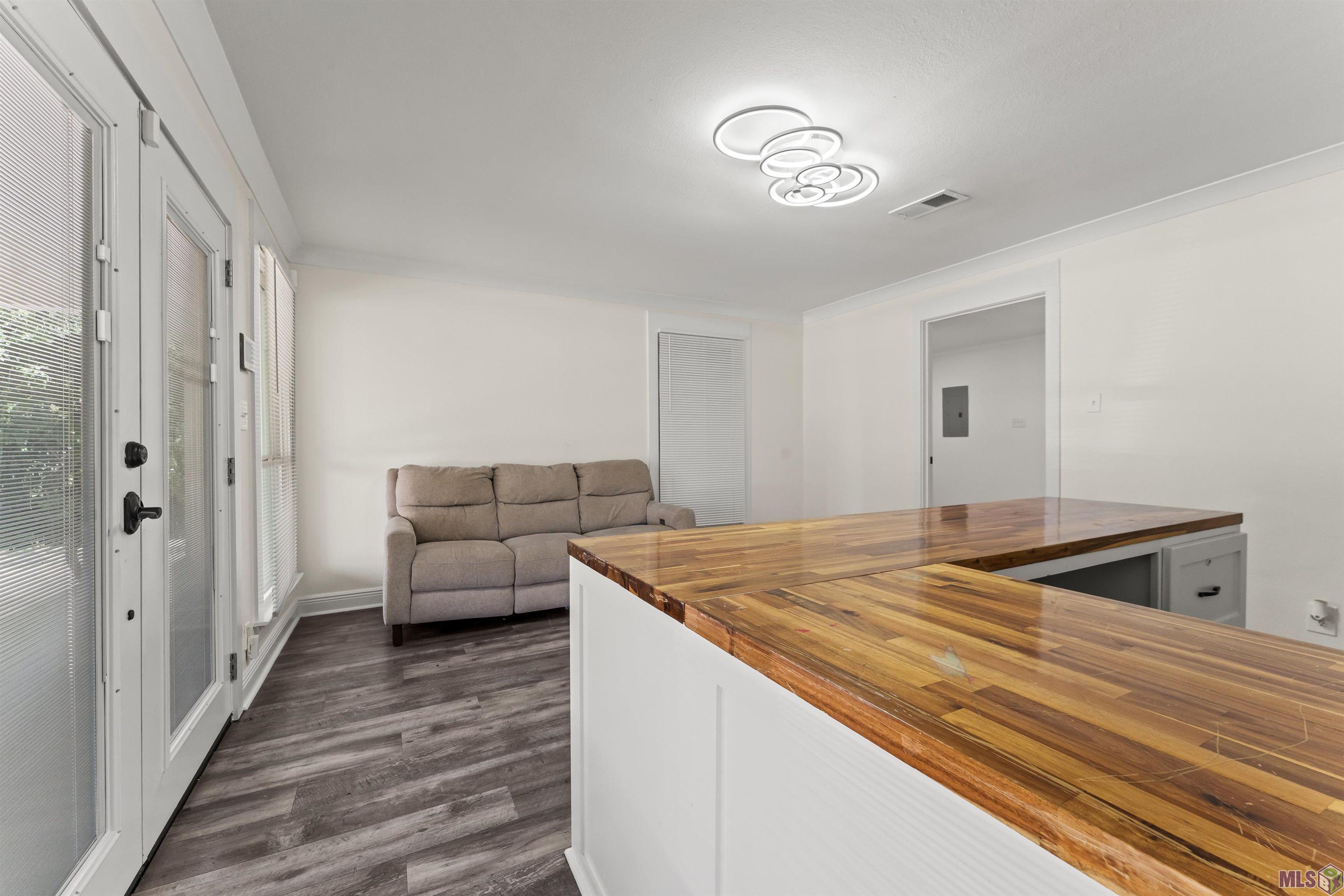 15376 Tiger Bend Road Baton Rouge, LA 70817 - Photo 4 of 17 Gallery Image 4