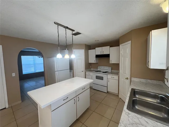 $1,967 | 204 Canterbury Court, Kissimmee, FL 34758