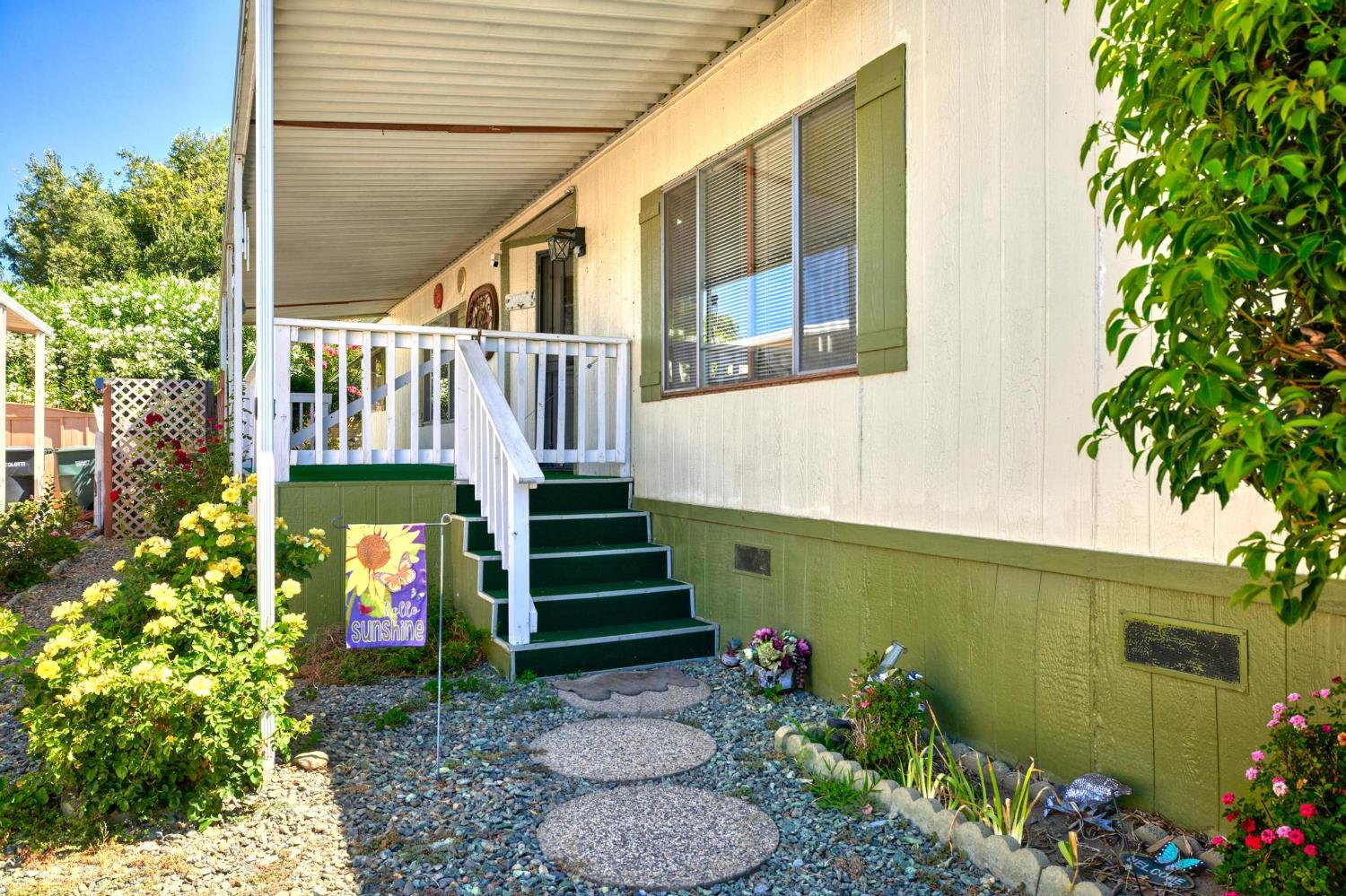 a view of a pathway of a house with wooden fence