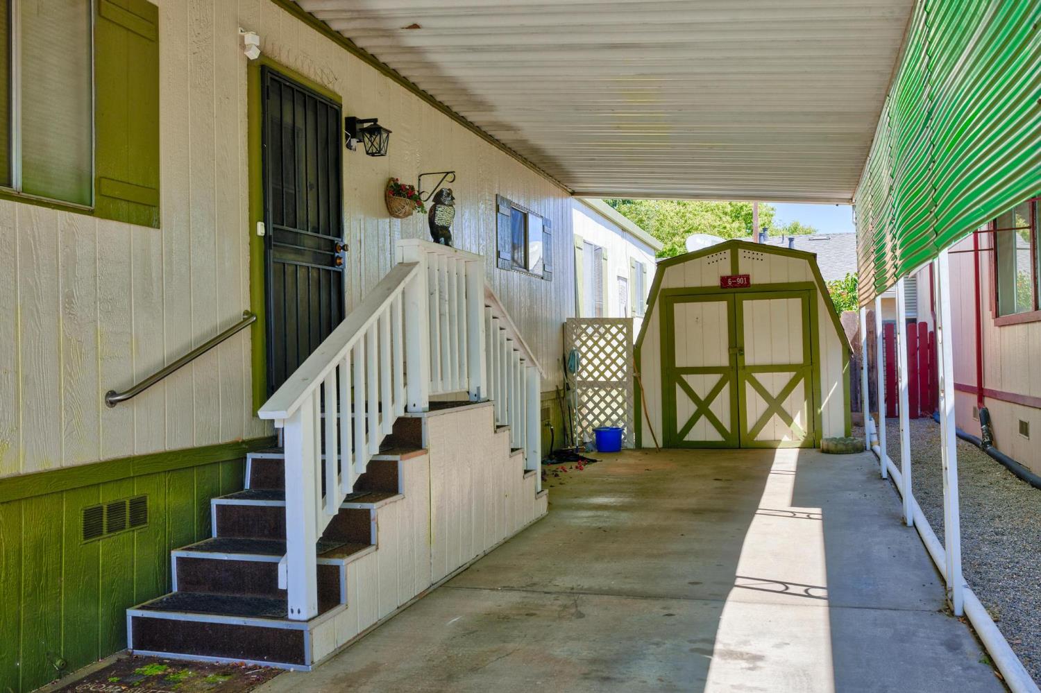 1200 South Carpenter Road, Unit 4 Modesto, CA 95351 - Photo 15 of 22 a view of entryway