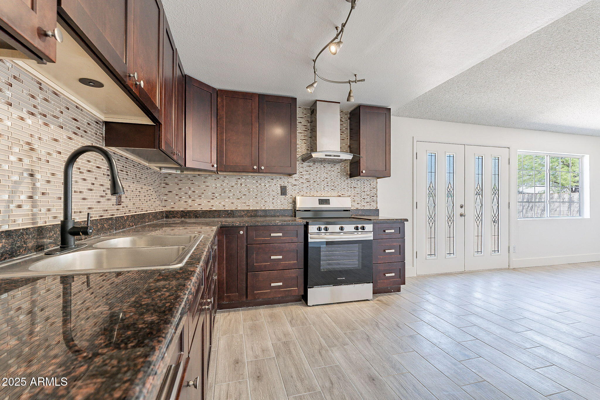 6830 West Berkeley Road Phoenix, AZ 85035 - Photo 12 of 25 Kitchen