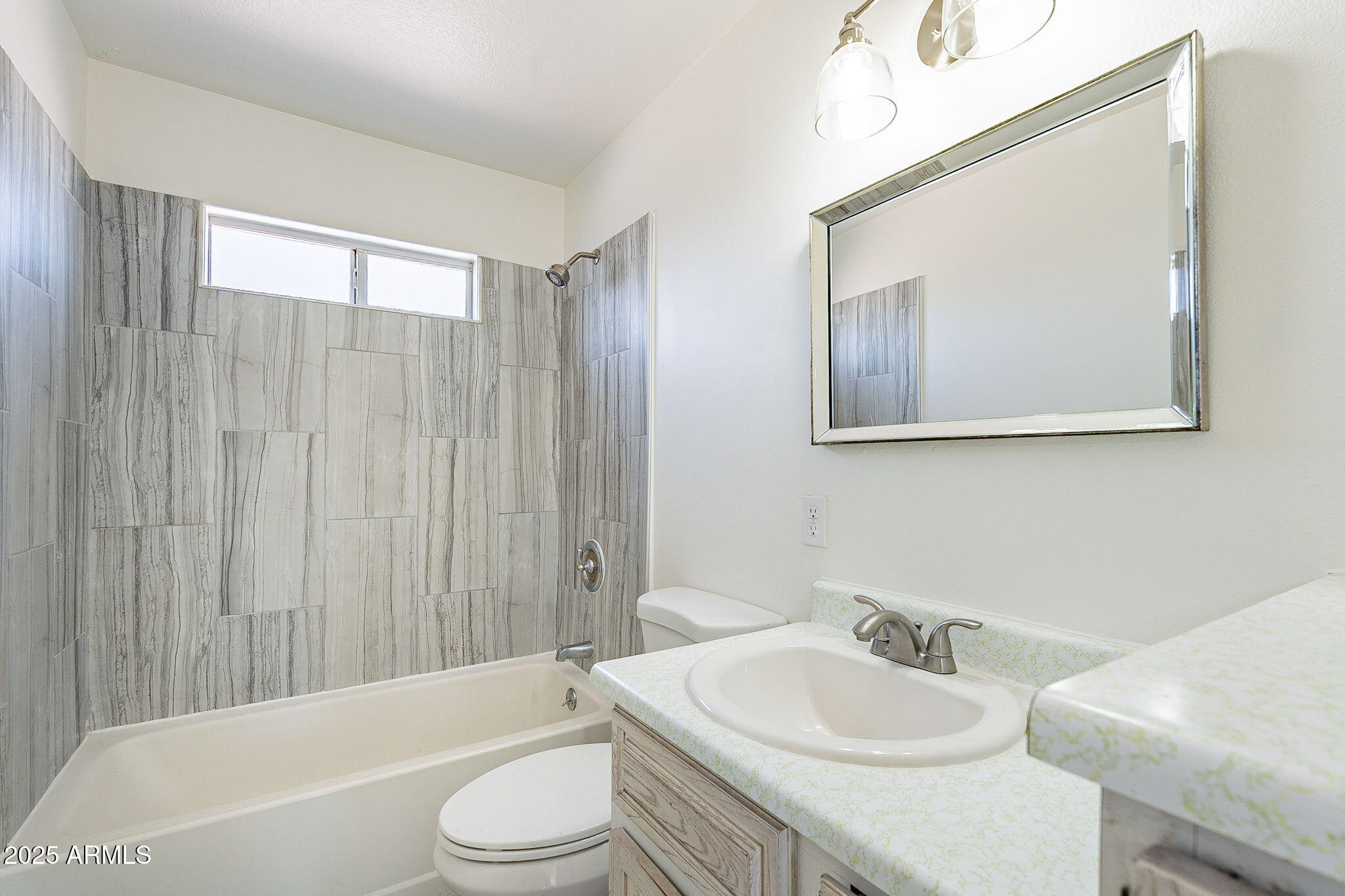 6830 West Berkeley Road Phoenix, AZ 85035 - Photo 13 of 25 Hallway Bathroom