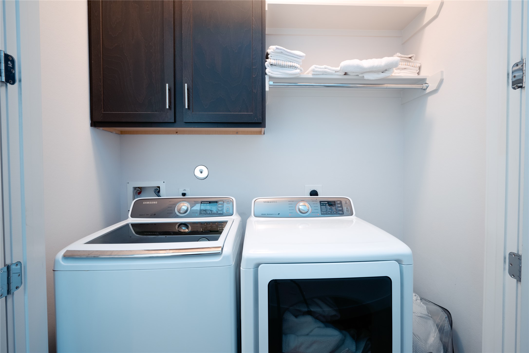 2826 Clay Street Houston, TX 77003 - Photo 11 of 22 a utility room with dryer and washer