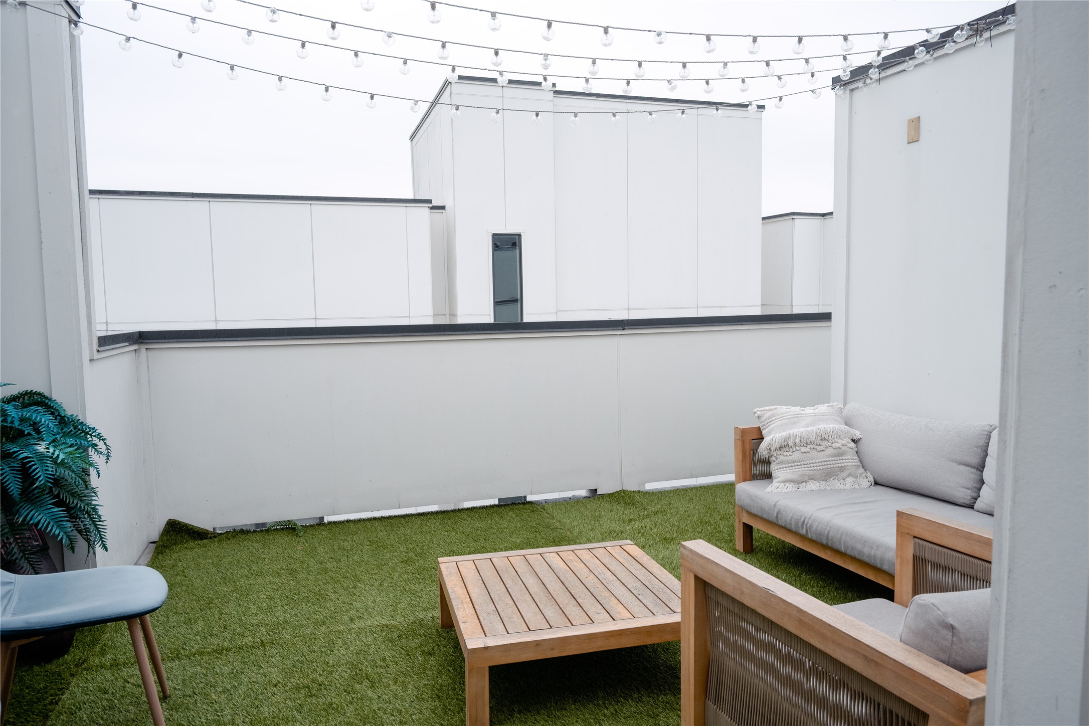 2826 Clay Street Houston, TX 77003 - Photo 12 of 22 a view of a backyard with furniture