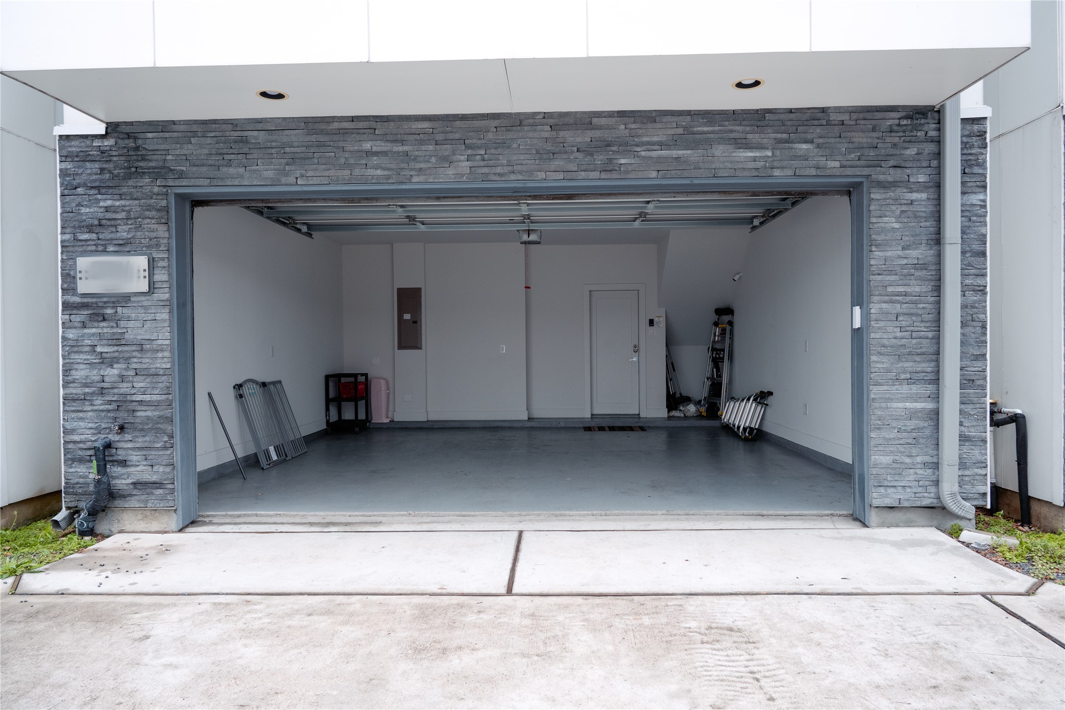 2826 Clay Street Houston, TX 77003 - Photo 22 of 22 a view of fireplace and utility room
