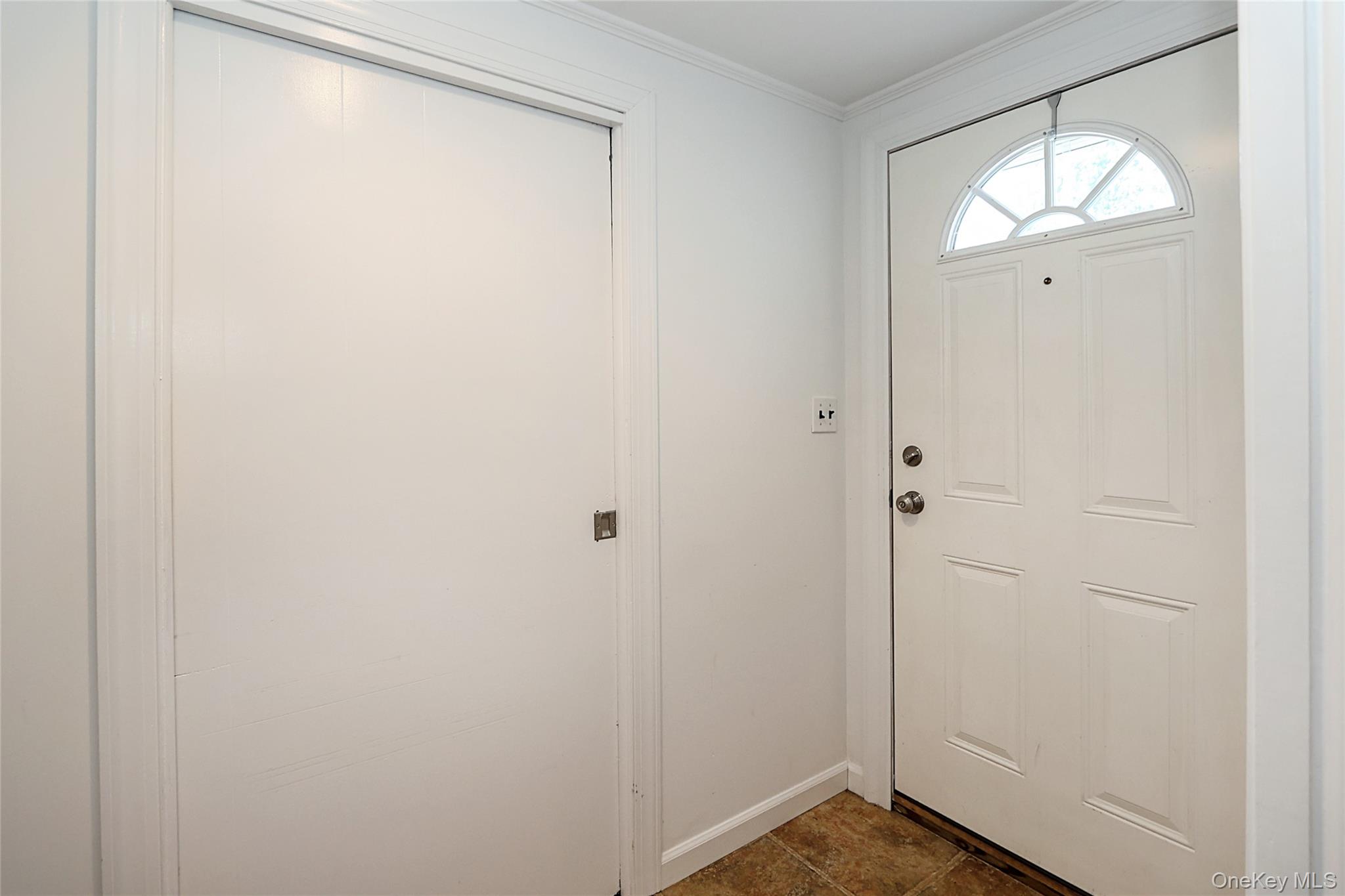 12 Ronan Road Glen Cove, NY 11542 - Photo 4 of 32