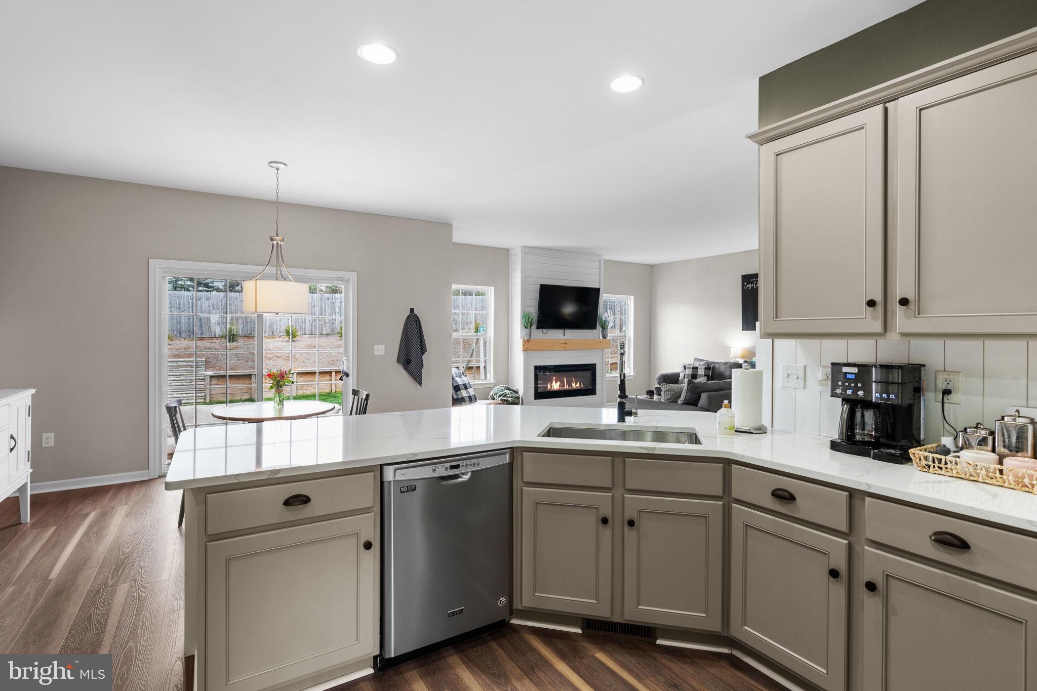 6 Rycroft Road Mechanicsburg, PA 17050 - Photo 4 of 37