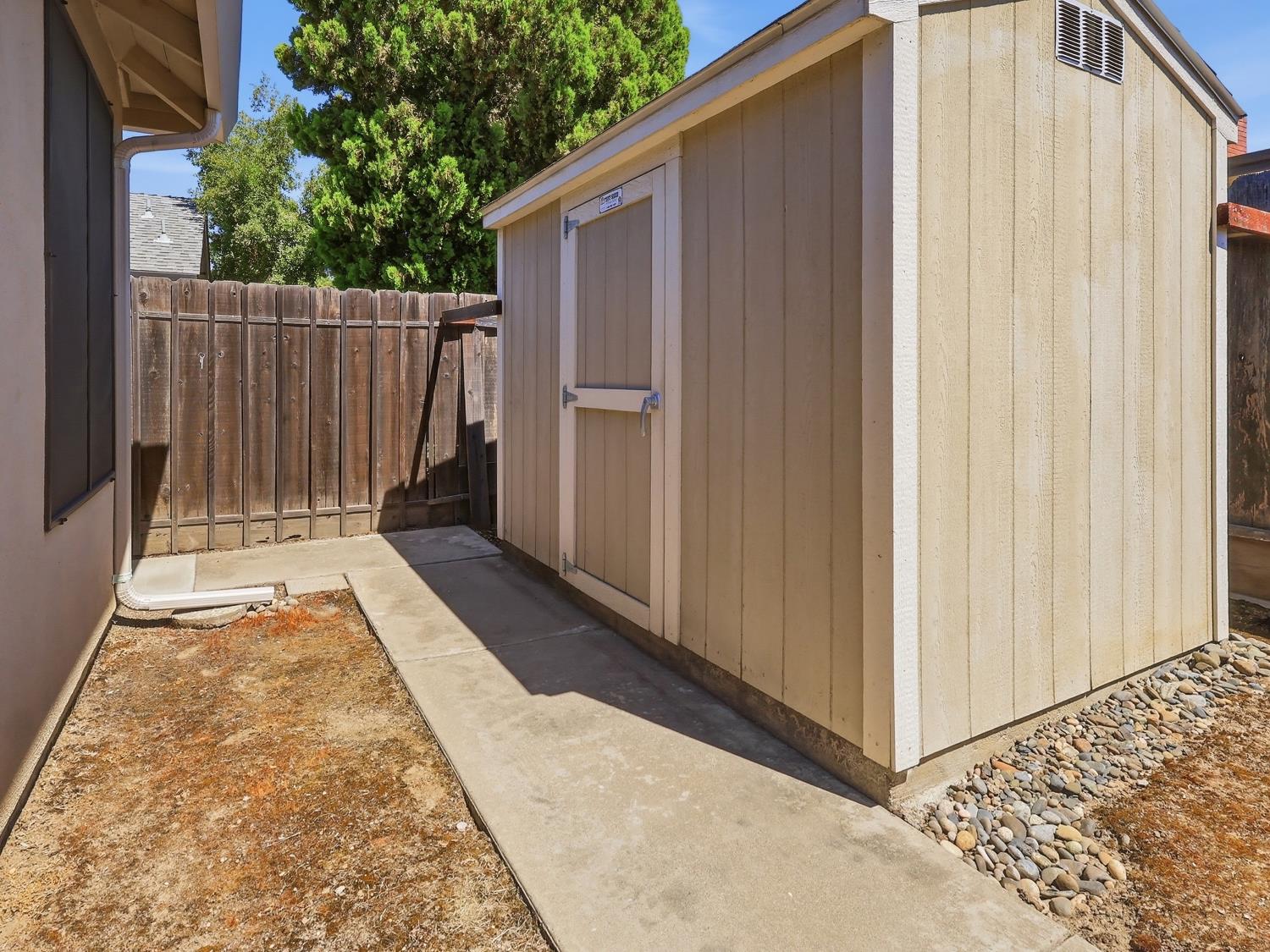 900 Multnomah Drive Modesto, CA 95350 - Photo 31 of 34