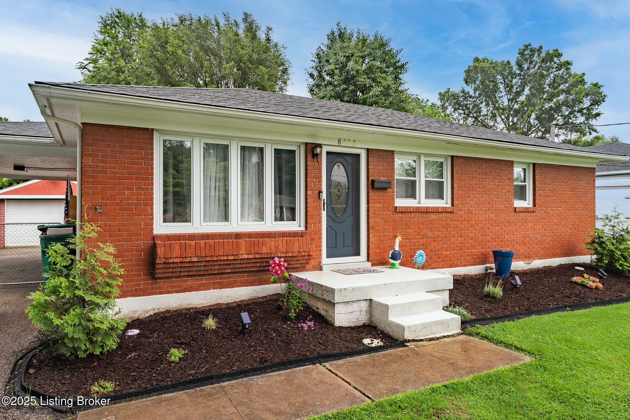 8433 Chase Road Louisville, KY 40258 - Photo 2 of 33 1-web-or-mls-8433-chase-rd