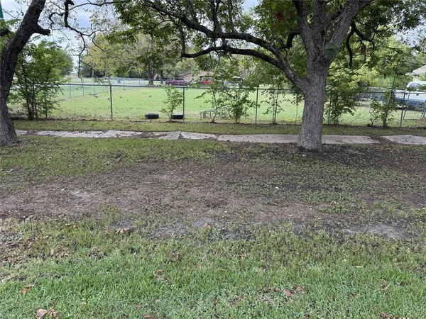 $20,000 | 0 Southeast 4th Street, Kerens, TX 75144